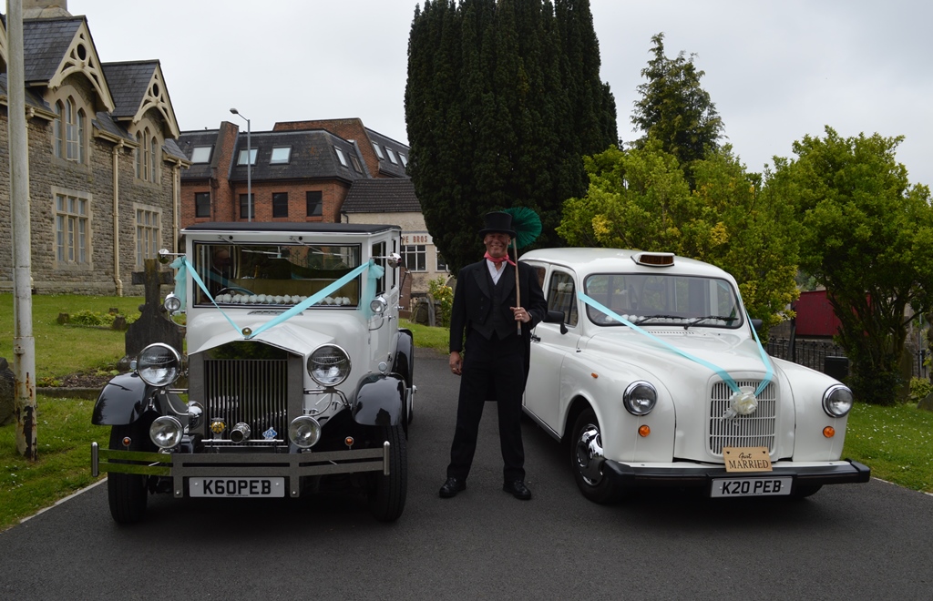 wedding cars at Christ Church Swindon