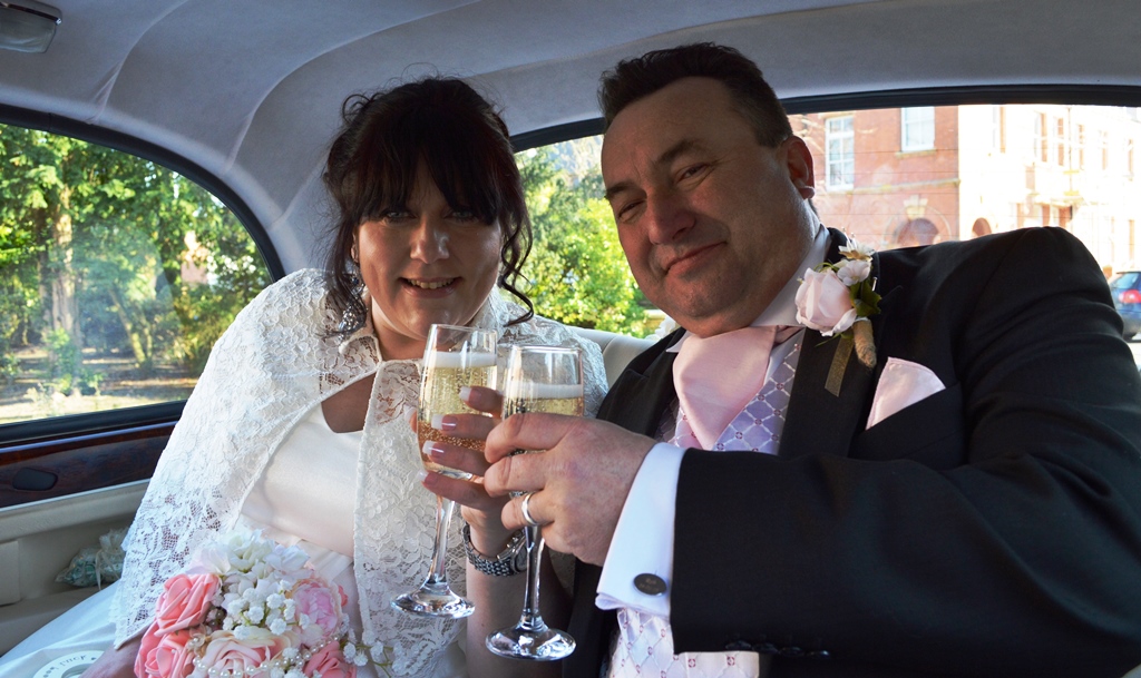 Kirsty and Robin with Fairway wedding car