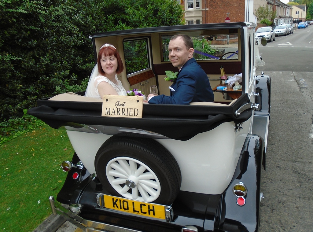 Swindon Register Office wedding for Lianna & Jamie