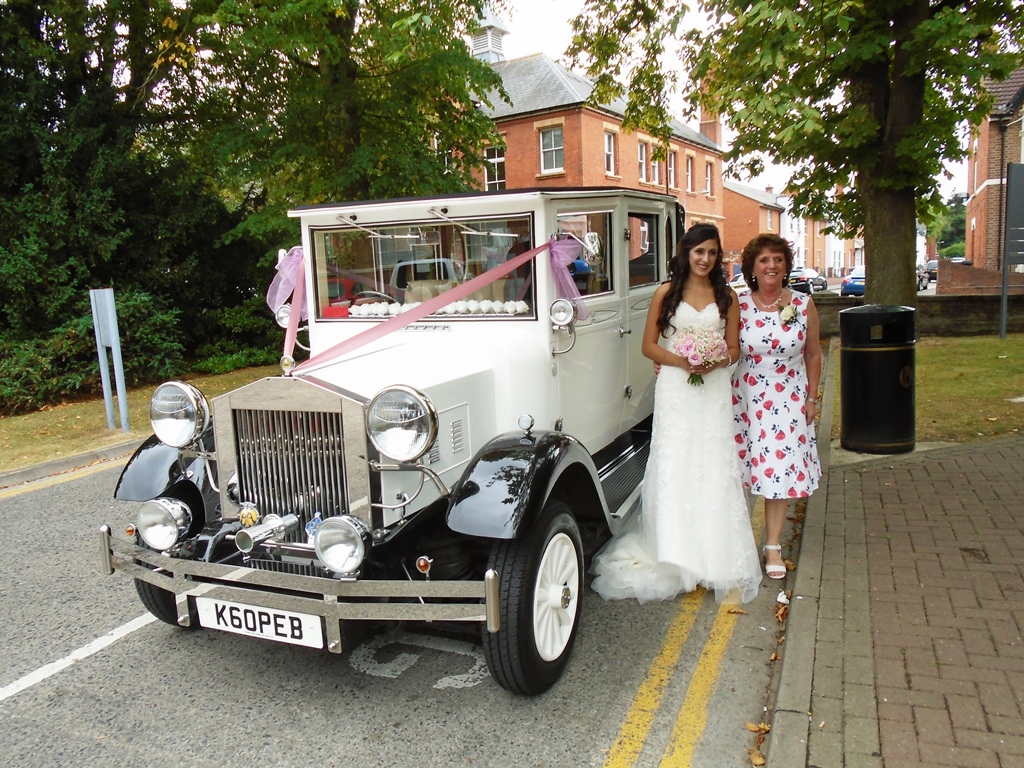 Swindon Register Office wedding for Sophie & Stephen