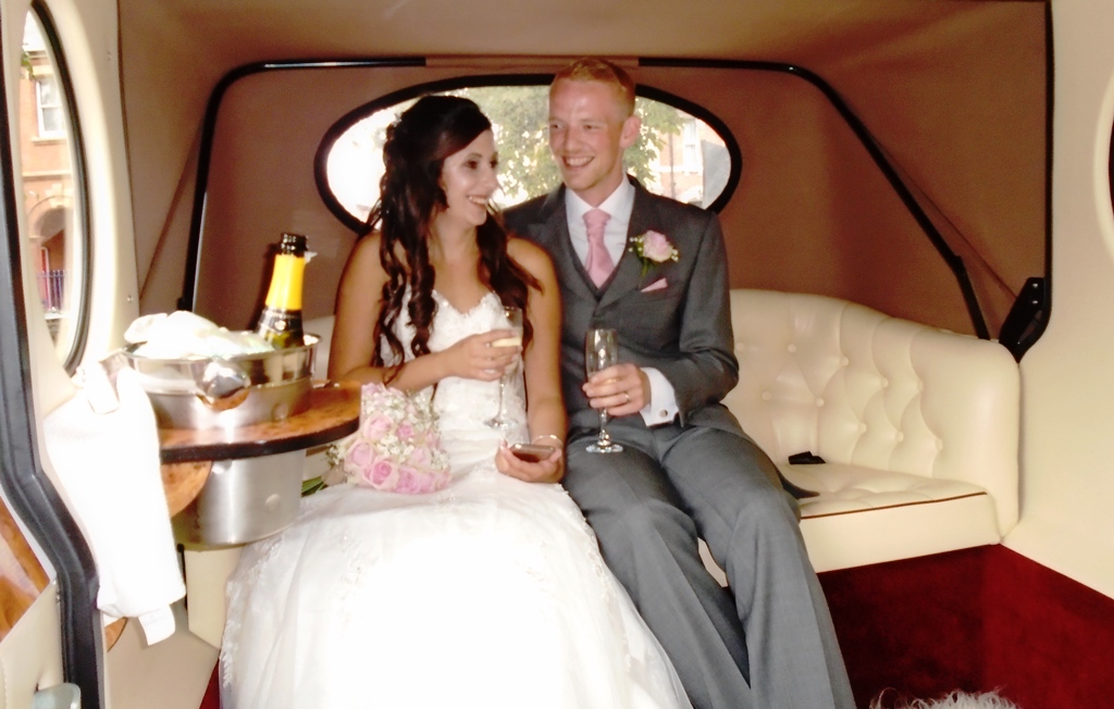 Swindon Register Office wedding for Sophie & Stephen