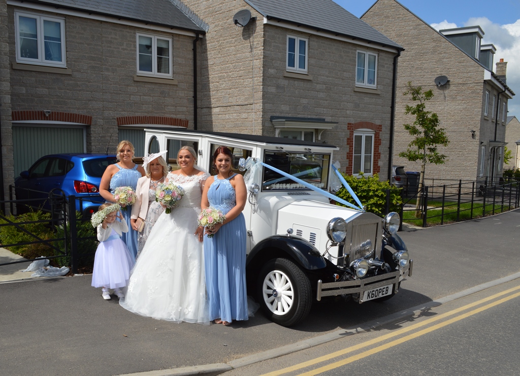Amy & bridal party with Imperial wedding car