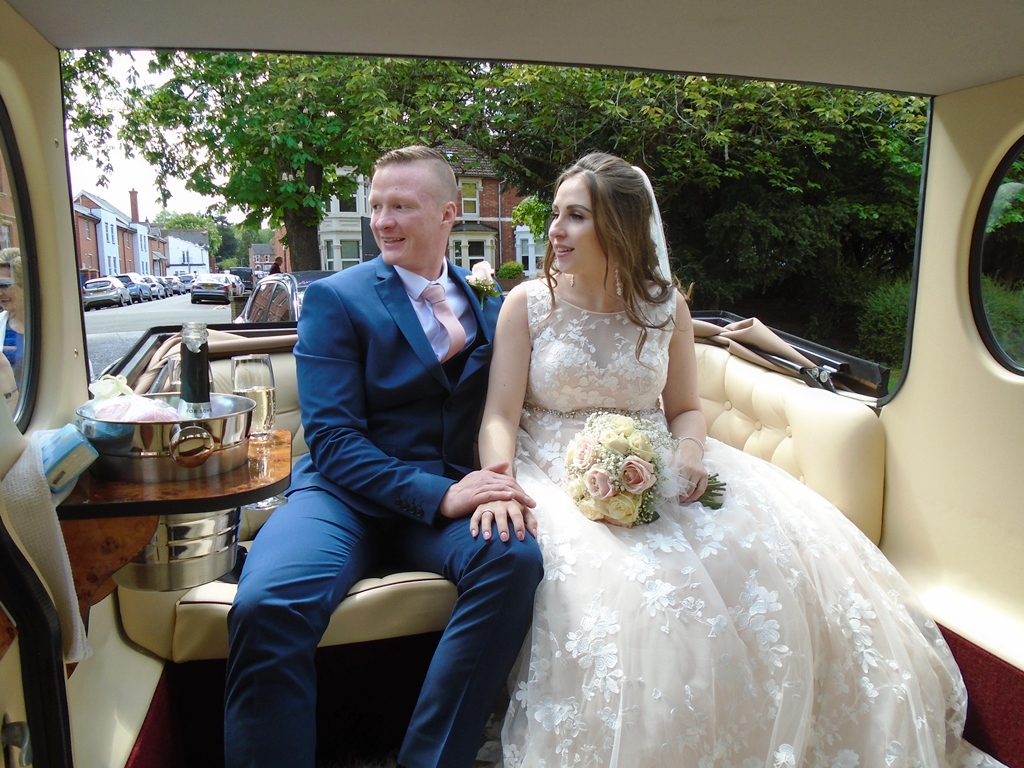 Shannon & Niel in Imperial wedding car