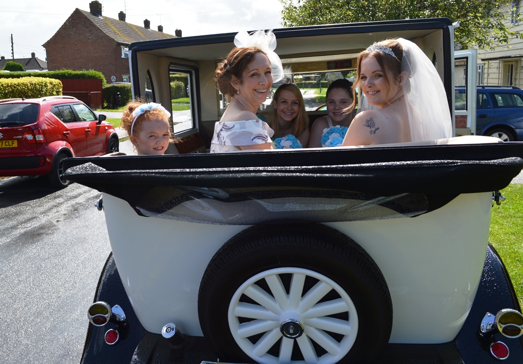 Charlotte & bridal party in Imperial wedding car