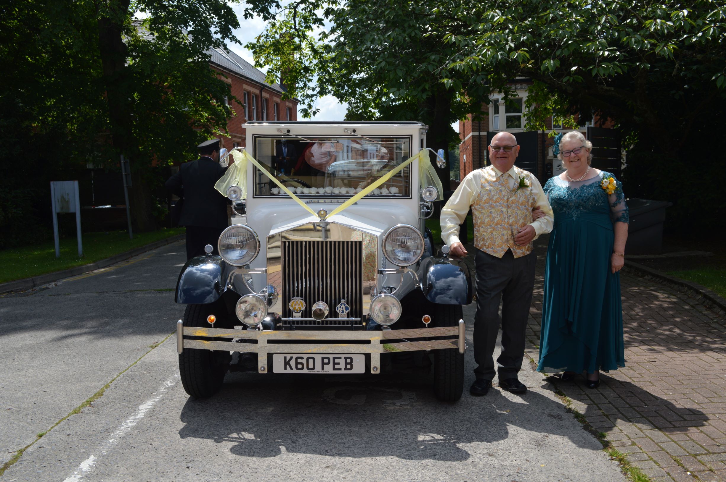 Linda & Adrian arrive at Register Office