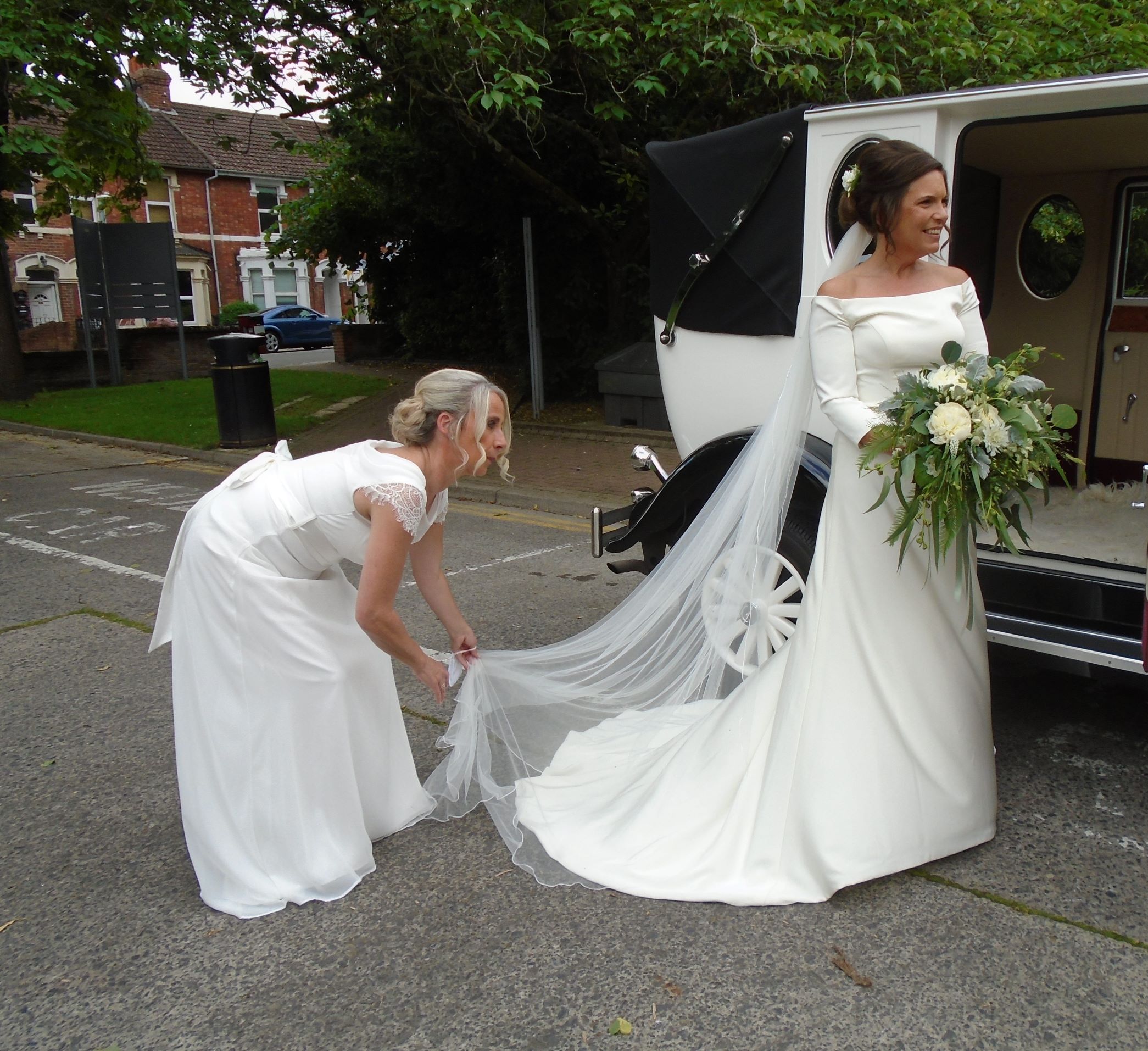 Swindon Register Office wedding for Julie & Danny